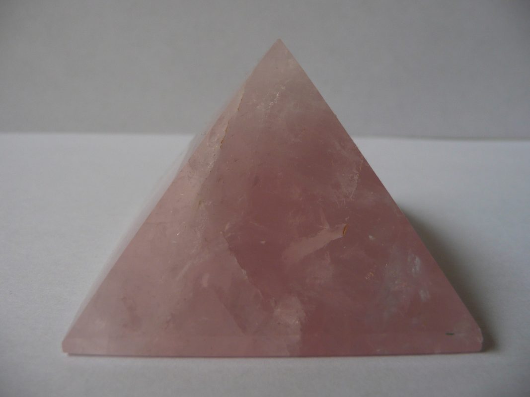 Rozenkwarts - Kosmisch afgestemde LeMUria Licht Piramide: 5.2 x 5.2 x 4.5 cm (lxbrxh)