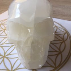 Seleniet wit Skull XL 11 - Met Zilver-Gouden Moeder Maria frequentie