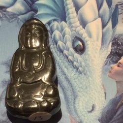 Hematiet – Ingewijd Kwan Yin zak-kristal: 3,5×2 cm