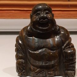 Tijgeroog Boeddhin: 5x2.2x6 cm (dxbxh)