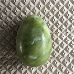Jade Lichtgroen Yoni EI: 4.5x2.8 cm