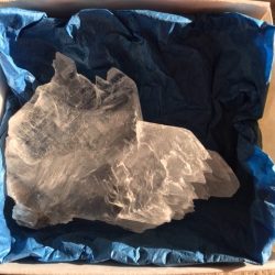 Mariaglas 12 - Hildegard von Bingen / Visstaart Zilver Seleniet: ±8.5x6.5x2.2 cm - LeMUria Regenboog Frequentie