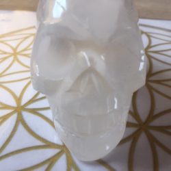 Seleniet wit Alien Skull 2 - Met Zilver-Gouden Moeder Maria frequentie
