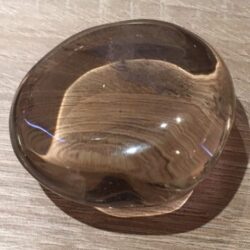 Rookkwarts 4 gepolijst: 5.3x5x2.3 cm - 76 gr - Madagaskar