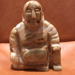 Aragoniet Boeddhin nr 2: 4.5x8x11 cm (dxbxh) - 535 gr