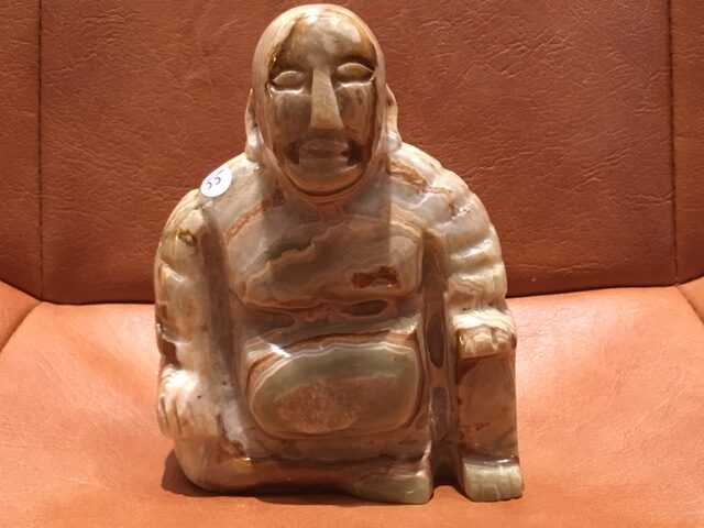 Aragoniet Boeddhin nr 2: 4.5x8x11 cm (dxbxh) - 535 gr