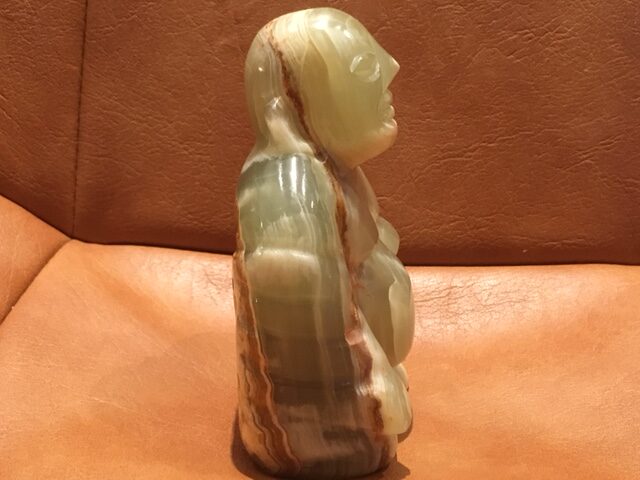 Aragoniet Boeddhin nr 3: 4,5x8x11 cm (dxbxh) - 484 gr - Afbeelding 2