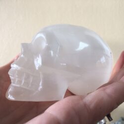 Seleniet wit Alien Skull 26 - Met Zilver-Gouden Moeder Maria frequentie = 8 x  4 x 5.2 cm