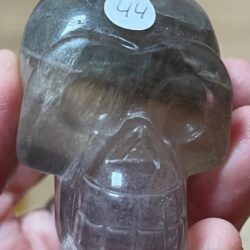 Fluoriet Skull 3 = 5 x 3.7 x 4.1 cm