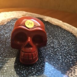 Rode Jaspis Skull 12 - Verbonden aan Feeërieke Elfenwereld op Moeder Aarde = 3.9 x 2.7 x 2.9 cm