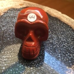 Rode Jaspis Skull 8 - Verbonden aan Feeërieke Elfenwereld op Moeder Aarde = 3.9 x 2.7 x 2.9 cm