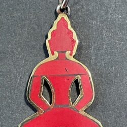 Messing Amitabha Boeddha in Meditatie - Rood - Zij schenkt ‘Oneindig licht’: HANGER