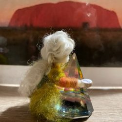 Regenboog Piramide - met 12-Hoekig Kristal Prisma - nr 8 incl Klank Elf