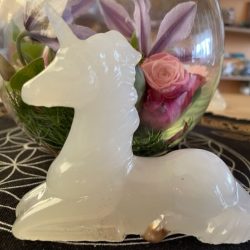 LeMUria Wit Eenhoorn 1: Wit Seleniet in kunsthars gegoten (Moeder Maan) + MP3 26.37 min