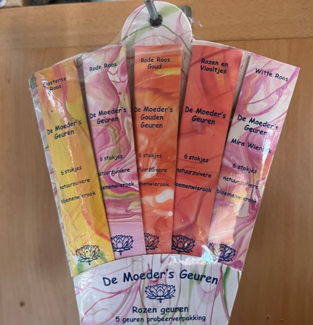 Wierook: LeMUrian Goddess of Love: Moeder's ROZENGEUREN - Set - 30 korte geurstokjes à 15 min