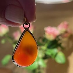 CARNEOOL HANGER 5 (Uruguay) - met Gouden opleg: Ingewijd als LEMURIA MARIA MAGDALENA hanger