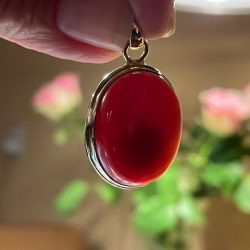 CARNEOOL HANGER 6 (Uruguay) - met Gouden opleg: Ingewijd als LEMURIA MARIA MAGDALENA hanger