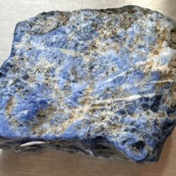 Sodaliet ruw 1: 6,5x4,5x2,3 cm - Siriaans Kristal - Ruim 15 jaar mee gewerkt!