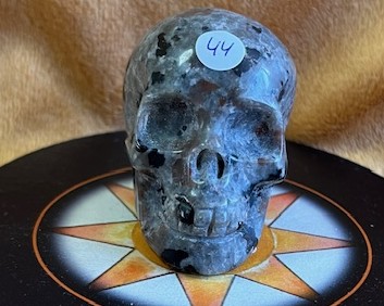 Vuursteen Skull 1: 76 gram 4.7x3x3.5 cm - Grondt én Bekrachtigt de Uluru Scheppingspulsatie