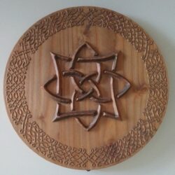 SYMBOOL BORD MET LACY KNOOP nr 1 - Douglas Spar Hout Ø 26 cm en 28 mm dik