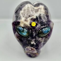 Chevron Amethist Alien schedel met Labradoriet ogen L1: 11x8.5x510 cm - 1330 gram