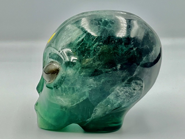 Fluoriet Alien met Labradoriet ogen 5: 8 x 6,5 x 7,5 cm - 647 gram - Afbeelding 6