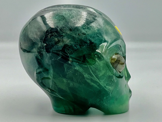 Fluoriet Alien met Labradoriet ogen 5: 8 x 6,5 x 7,5 cm - 647 gram - Afbeelding 4
