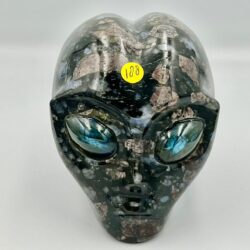 Que Sera / Vulkaniet Alien met Labradoriet ogen 2: 8 x 6,5 x 7,5 cm - 568 gram