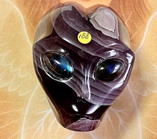 Fluoriet Alien met Labradoriet ogen 10: 8 x 6,5 x 7,5 cm - 552 gram