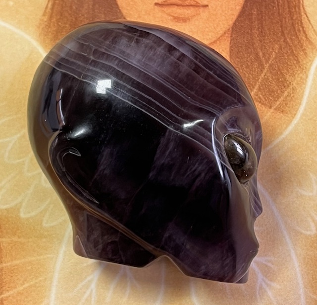 Fluoriet Alien met Labradoriet ogen 10: 8 x 6,5 x 7,5 cm - 552 gram - Afbeelding 5