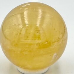 Honing Calciet & IJsland Spaat - LeMUria Bol 1 - doorsnede 5 cm - 198 gram: ElfenPoort voor SterrenZaden