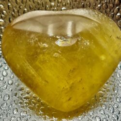 Honing Calciet - IJsland Spaat - HART 1 - 5x5.5x2.5 cm (l/br/h) - 86 gr